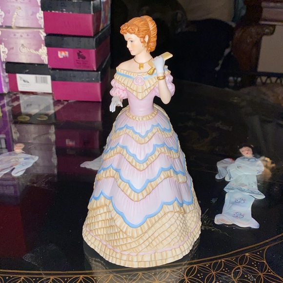 Lenox Belle of the Ball Porcelain Figurine Lady w Purse VERY GOOD CONDITION - Picture 5 of 7